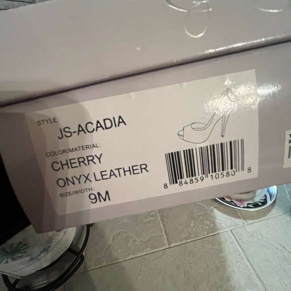 Cherry red Jessica Simpson - Picture 4 of 4